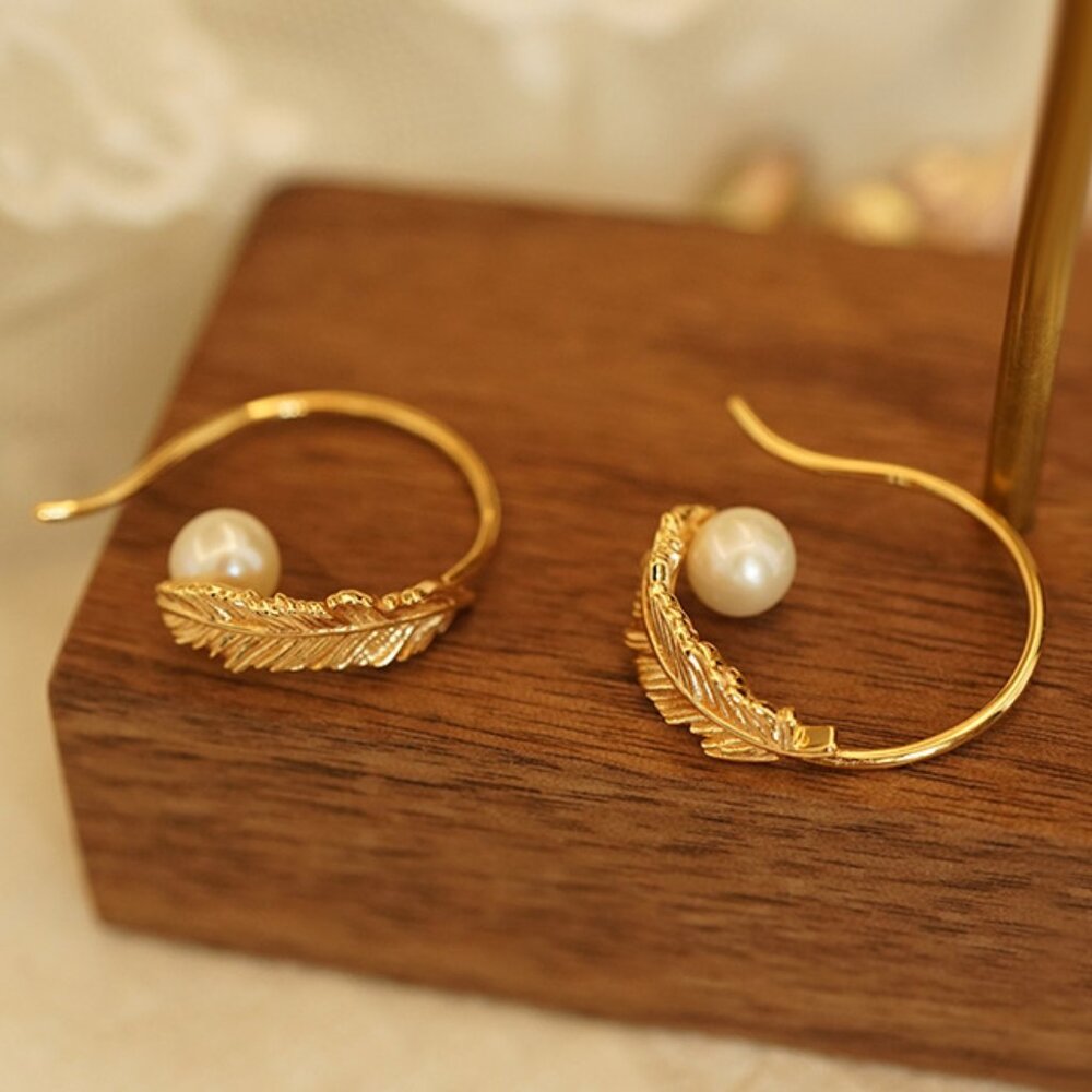 New 18K Yellow Gold Silver Needle Feather Pearl Earrings
